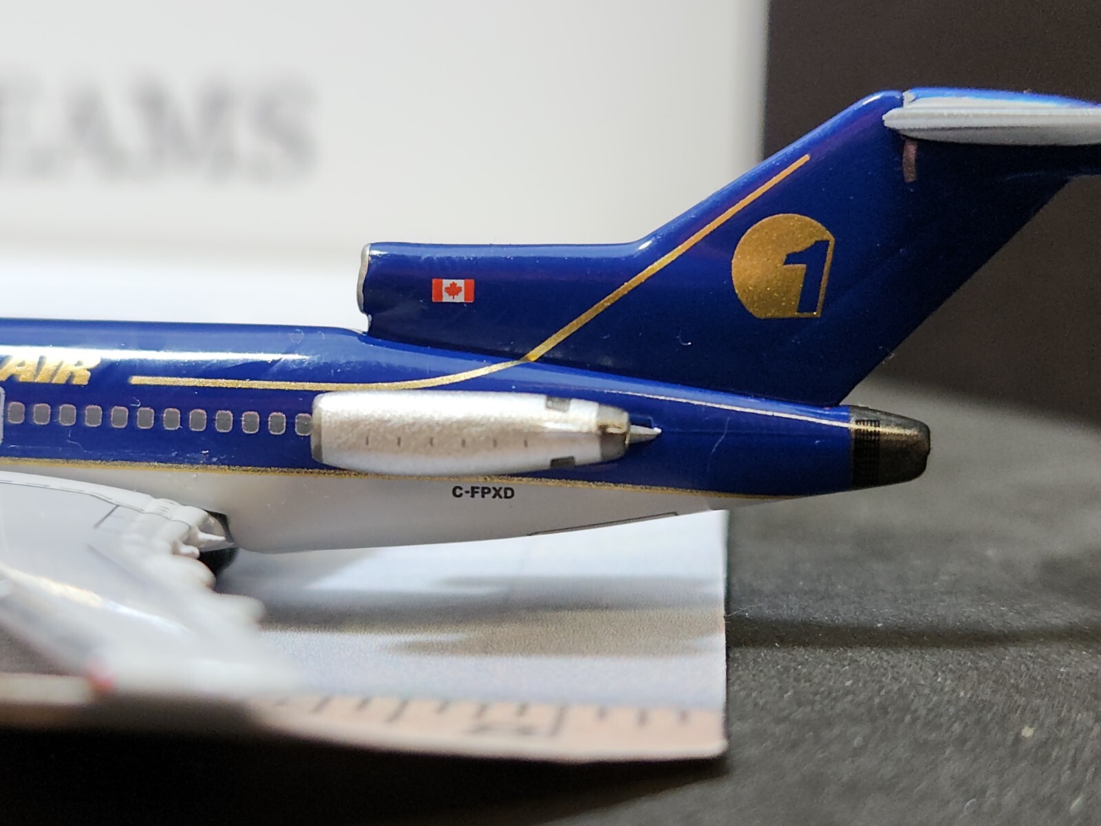 1/400 FIRST AIR BOEING 727-100 / 100C COMBI 1980’S COLORS C-FPXD AEROCLASSICS