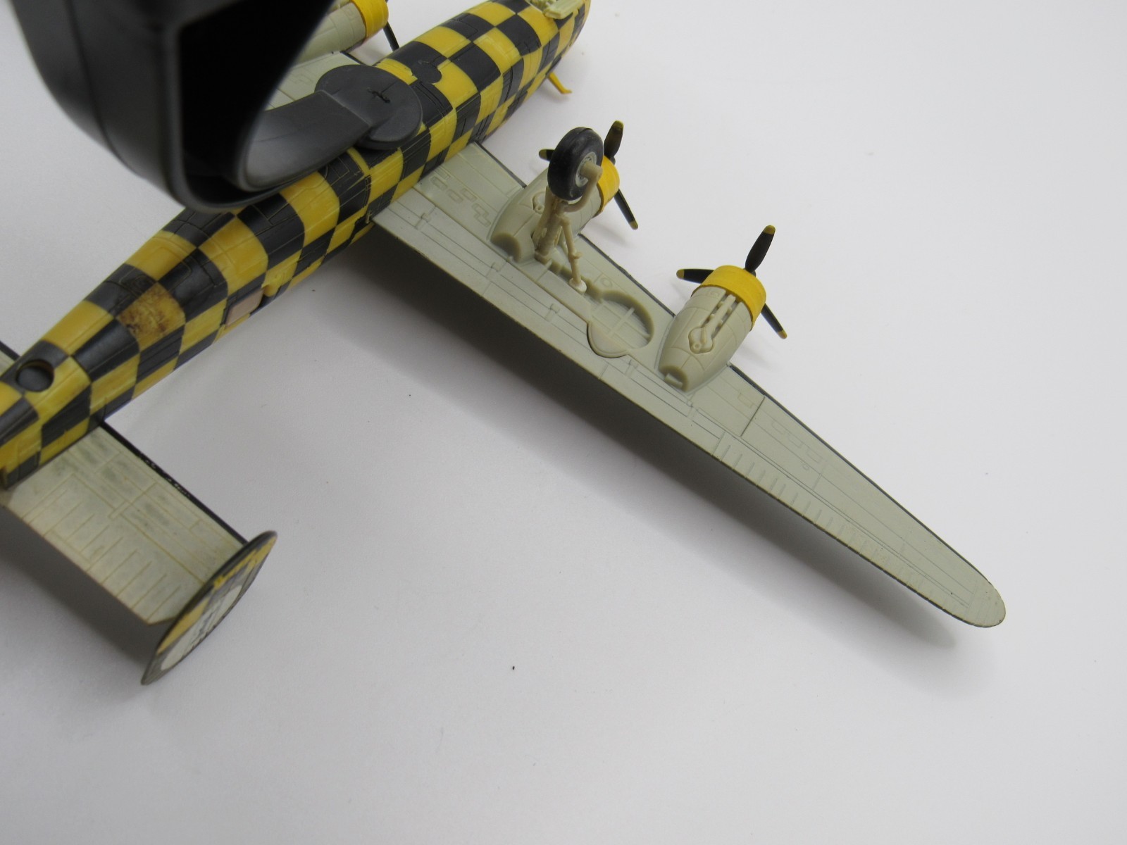 1944 USA Consolidated B-24D Liberator 1:144 Model Plane