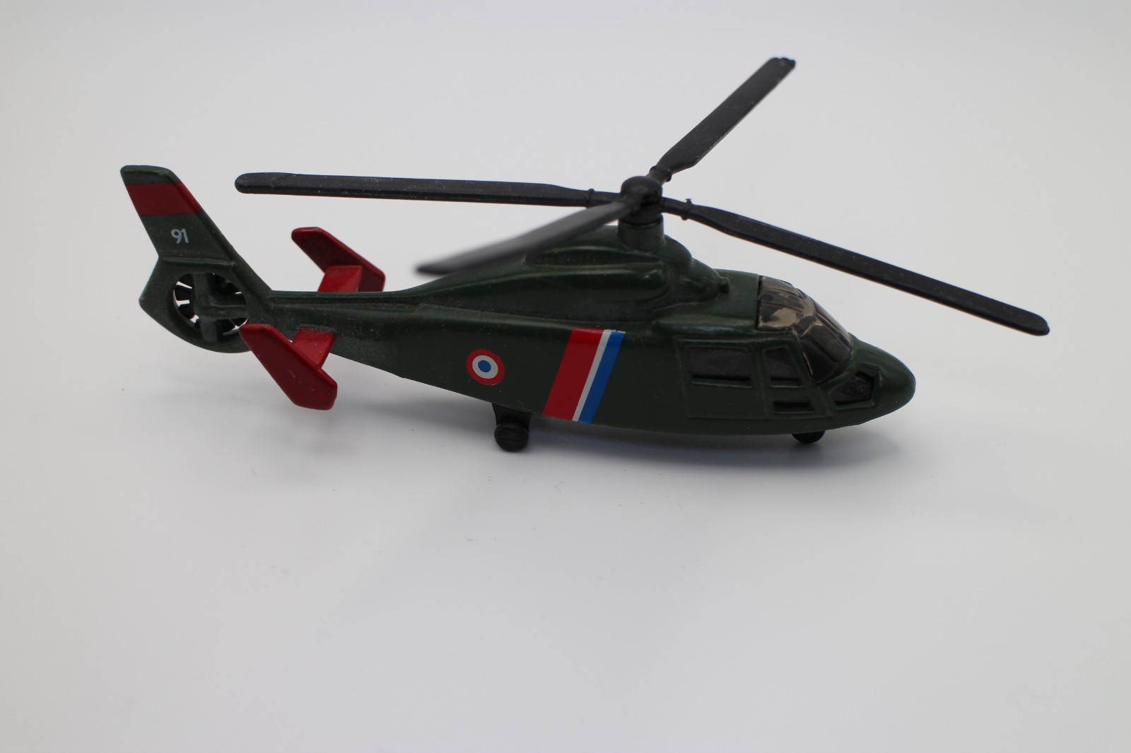 Maisto Tailwinds Aerospatiale SA 365 Dauphin French Helicopter Toy Loose 11241
