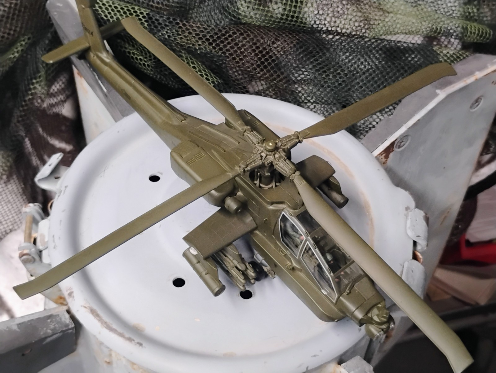 AH-64D Longbow Apache US Army Attack Helicopter 12″ Diecast Model RNLAF w Stand