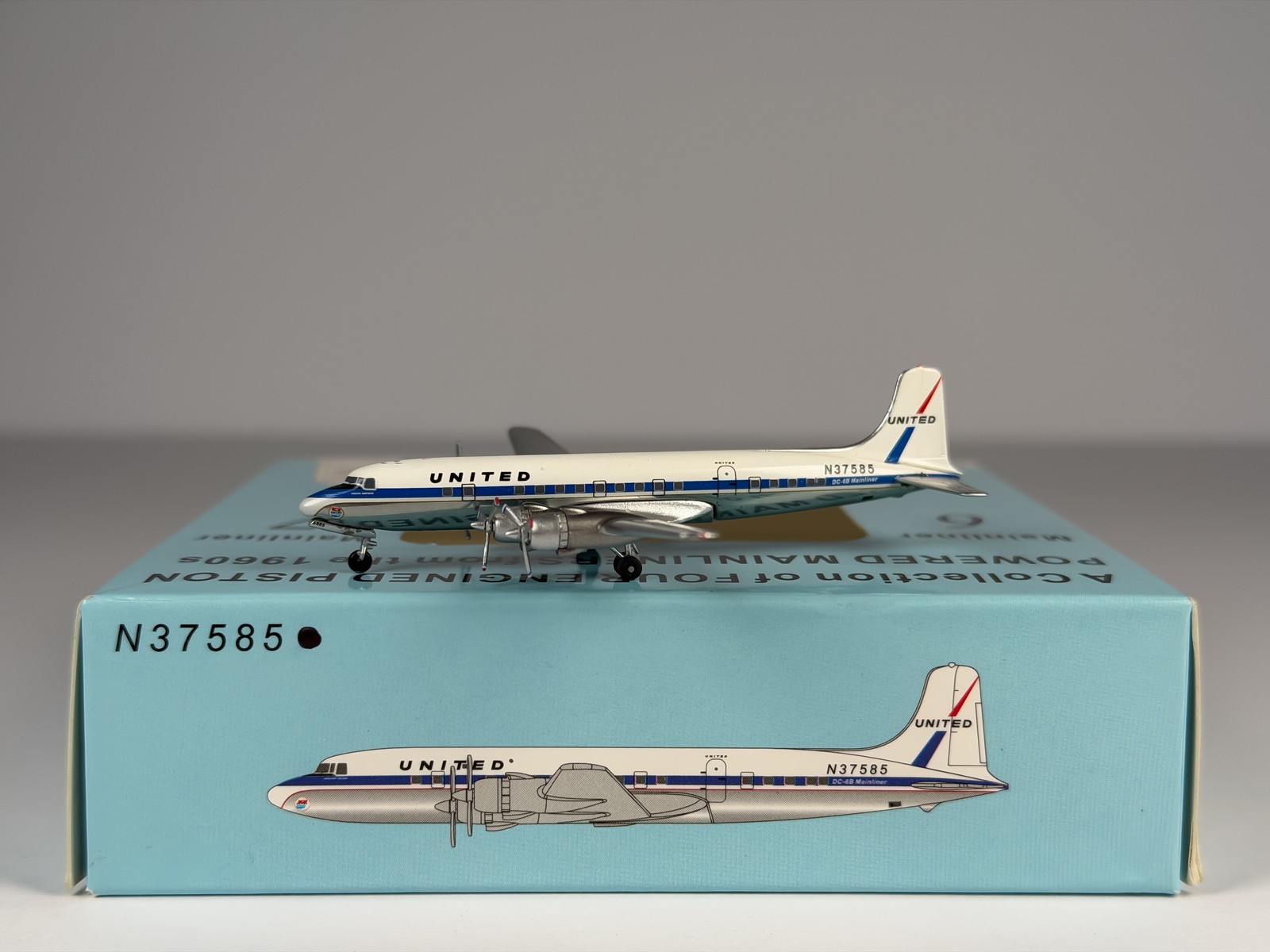 United Airlines Douglas DC-6 1:400 Aeroclassics N37585 (ACN37585)