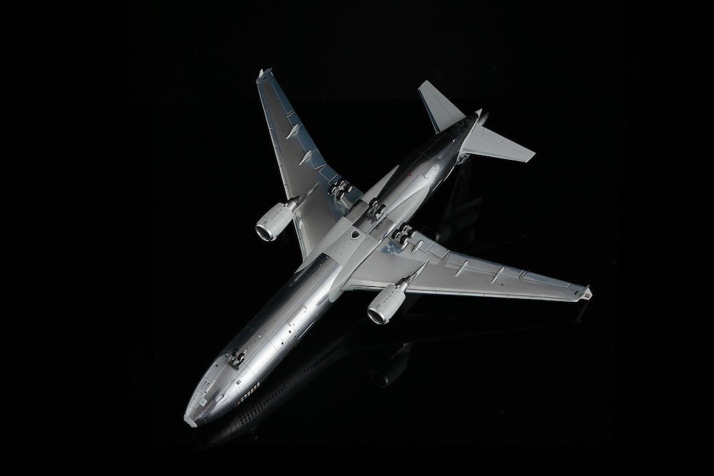 SQ Wings 1/200 McDonnell Douglas MD-11 House Color N111MD Prototype