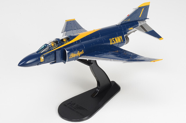 Hobby Master 1/72 F-4J Phantom II Airplane #1 USN Blue Angels