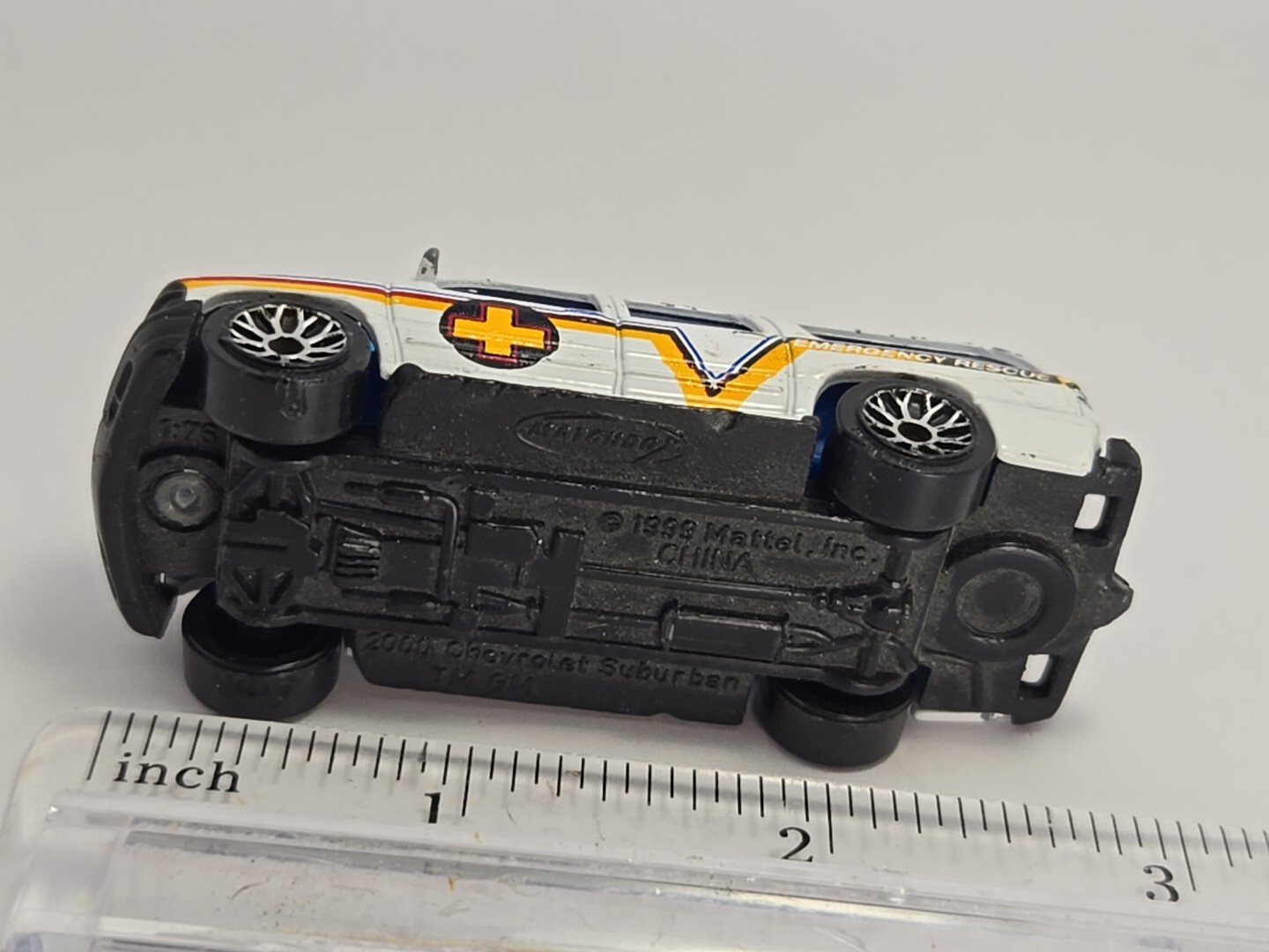 MATCHBOX 2003 Special Edition 2000 CHEVROLET SUBURBAN EMERGENCY RESCUE USED