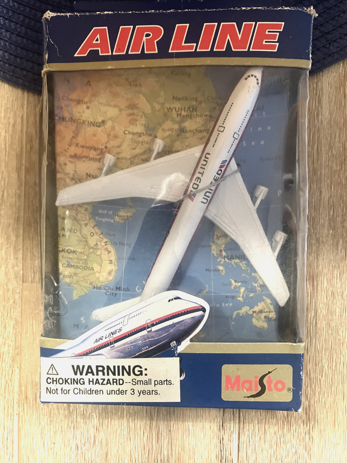 Vintage Maisto Diecast Airplane United Airlines Boeing 737-800 White
