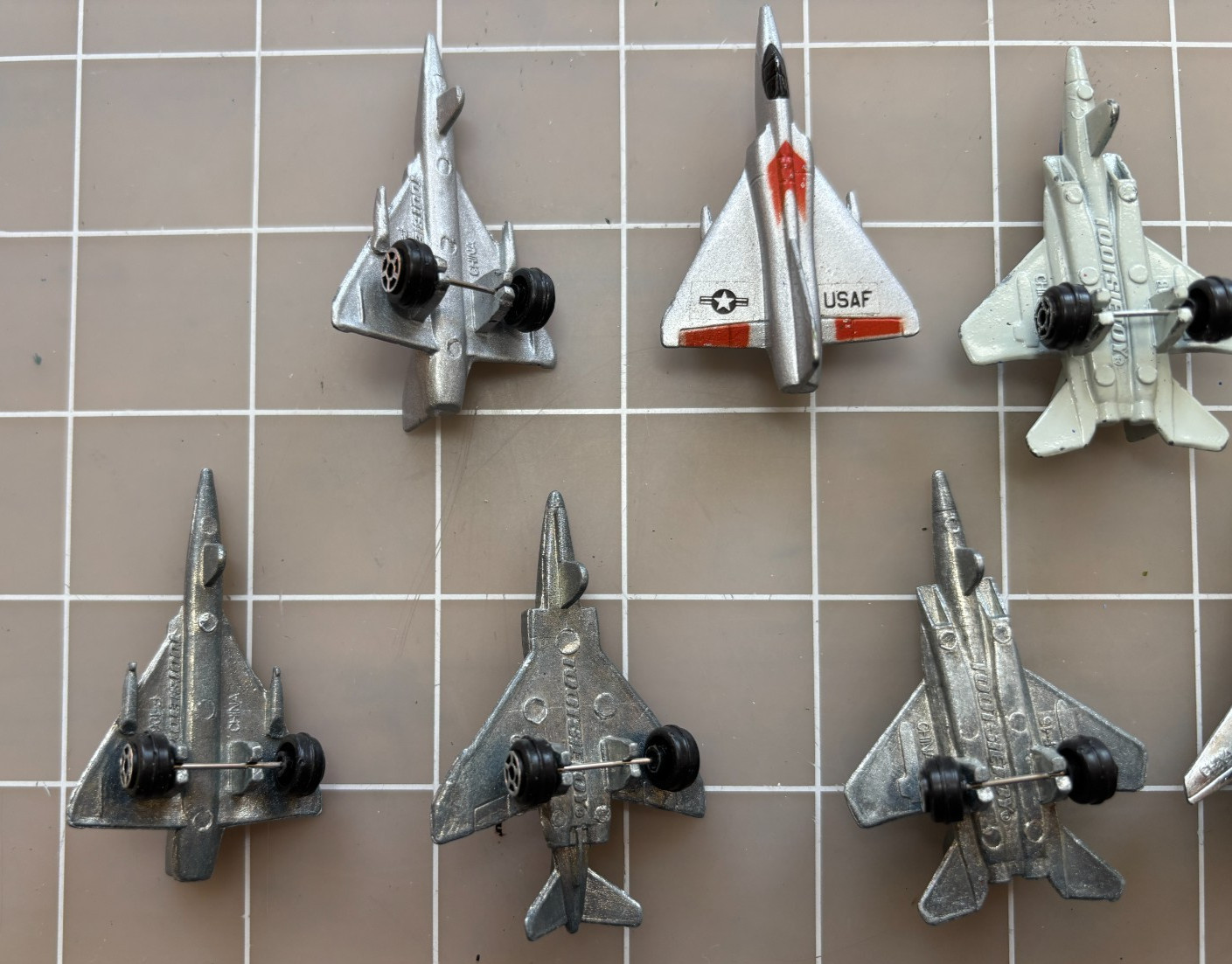 9 Miniature Diecast Jets, good for z scale airport/train layout – lot no. 9