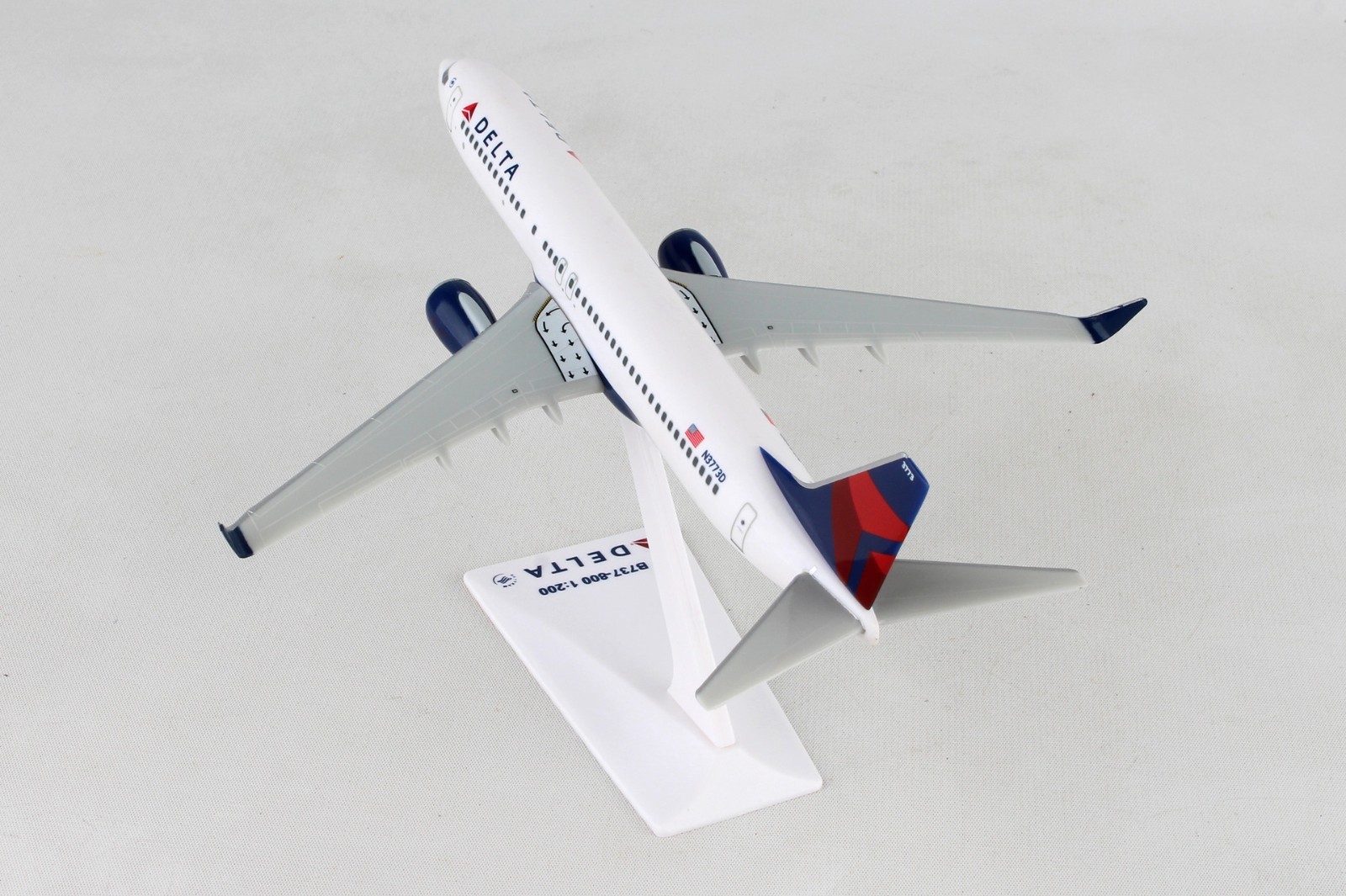 Flight Miniatures Delta Airlines 747-400 New Livery 1:200 Beautiful Plane!