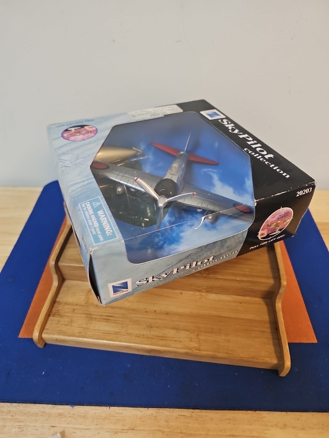 1:48 Scale Sky Pilot Collection By EXCITE® No. 20203 with Stand Grey V-190