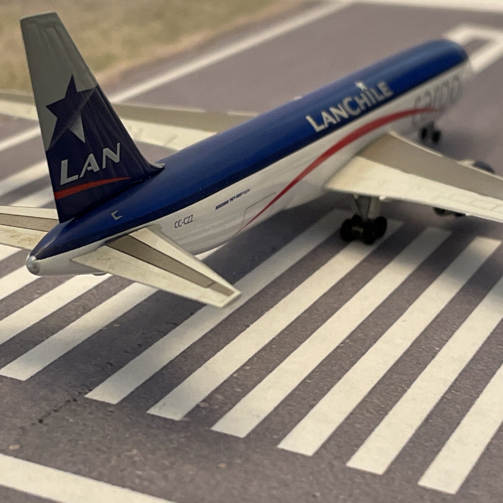 Lan Chile B767-316F 1:400 Diecast Airplane Model Dragon