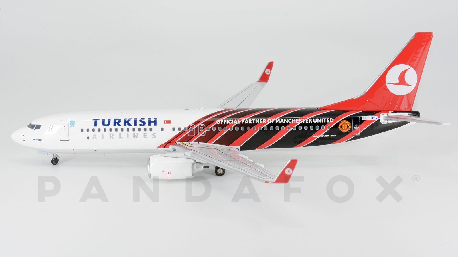 Turkish Boeing 737-800 TC-JFV Manchester United Aviation AV2738583 1:200 RARE