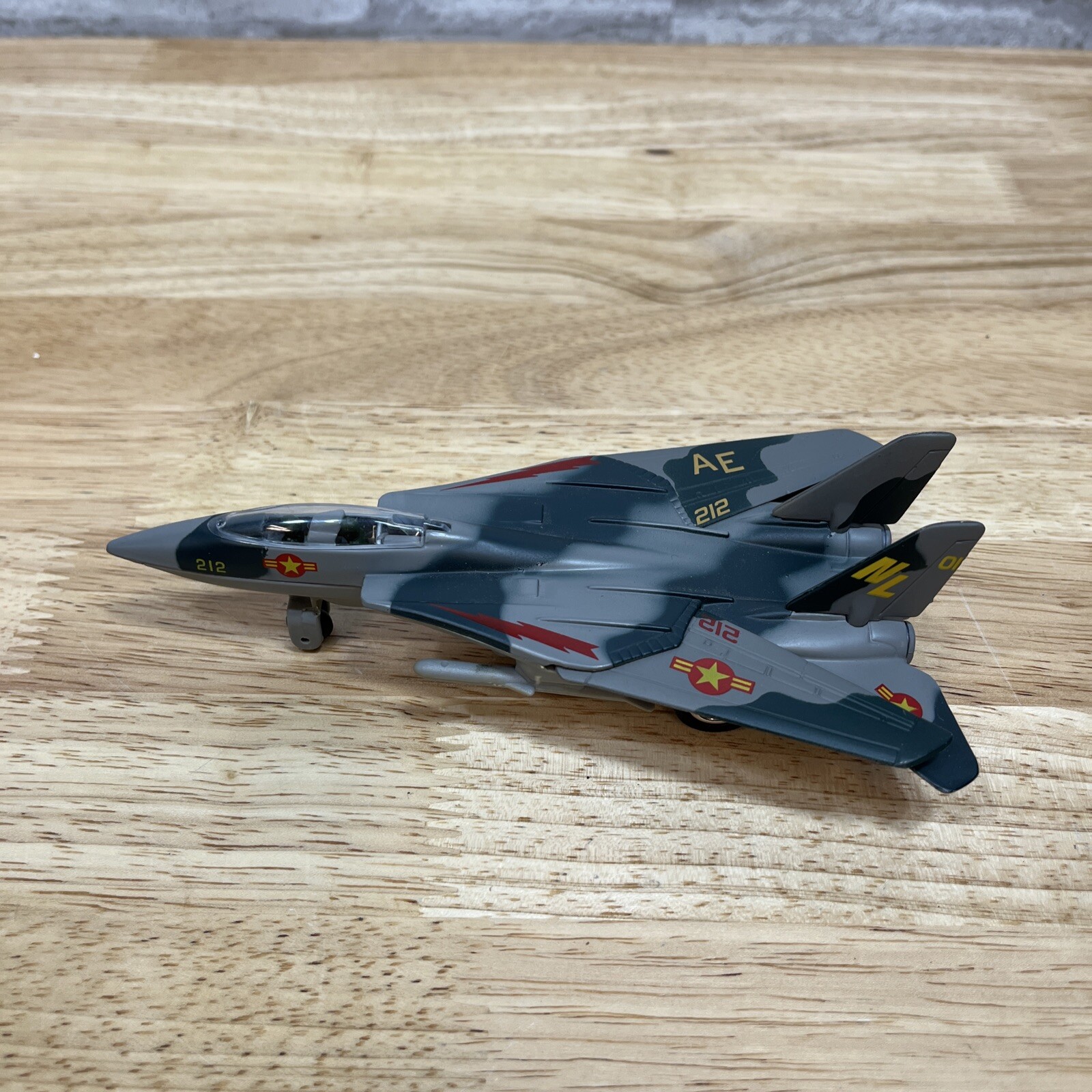 Nice Plastic/Die Cast US Air Force 7 inch Fighter Jet AE 212 w Pull Back Action