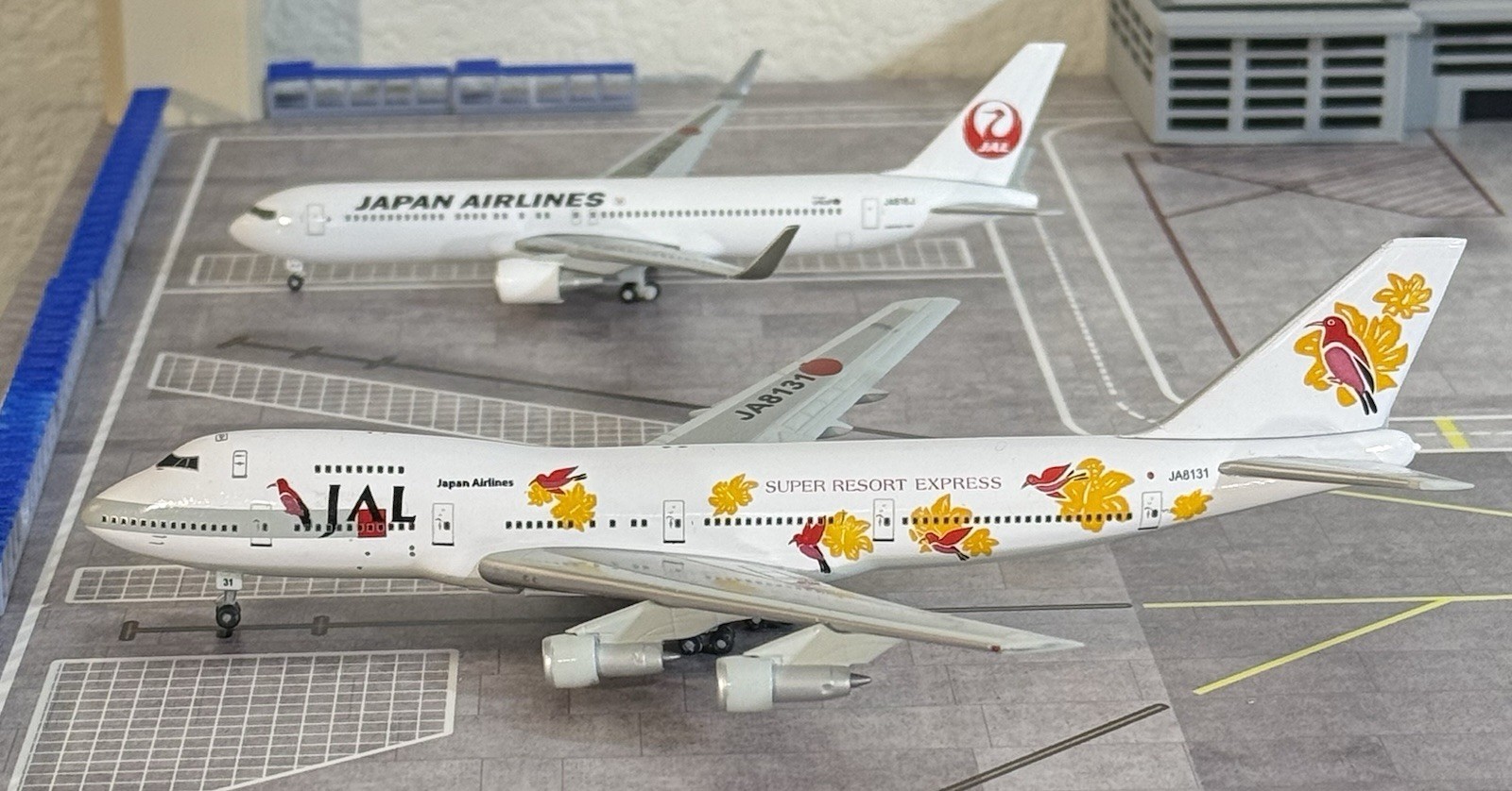 JALWAYS B747-200 JA8131 Passenger Airplane Diecast Model 1:400 JET