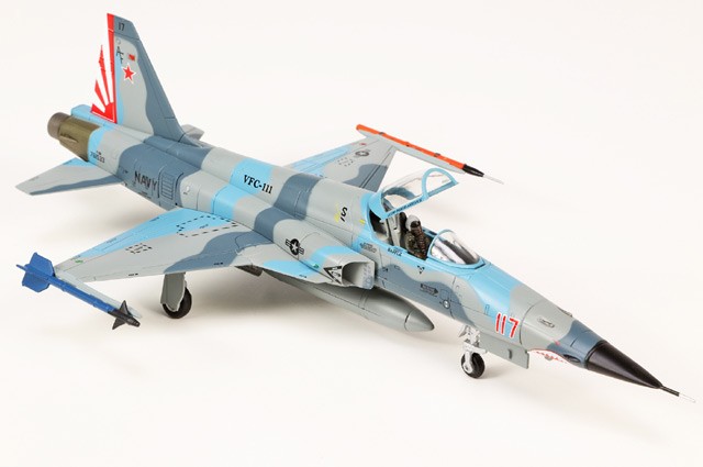 Hobby Master 1/72 F-5N Tiger II Red 117 USN VFC-111 Sun Downers