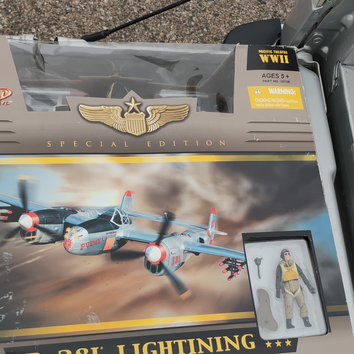 The Ultimate Soldier P-38 Lightning 1:18 WWII Diecast Aircraft Pudgy Special Ed