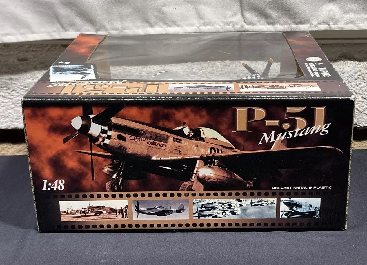Motor Max Die-cast Metal and Plastic P-51 Mustang Plane 1:48 Scale