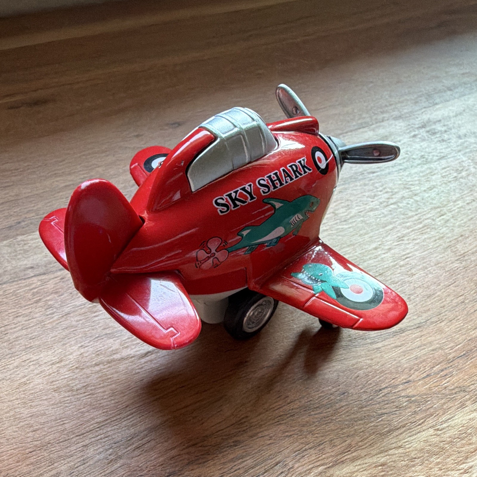 Rinco Sky Shark Diecast-Style Propeller Plane w/ Wheels Red/Silver/Black