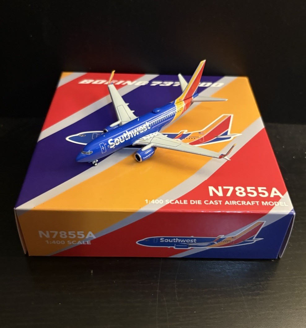 Panda Models 1:400 Southwest Airlines Boeing 737-700 N7855A Heart One Livery