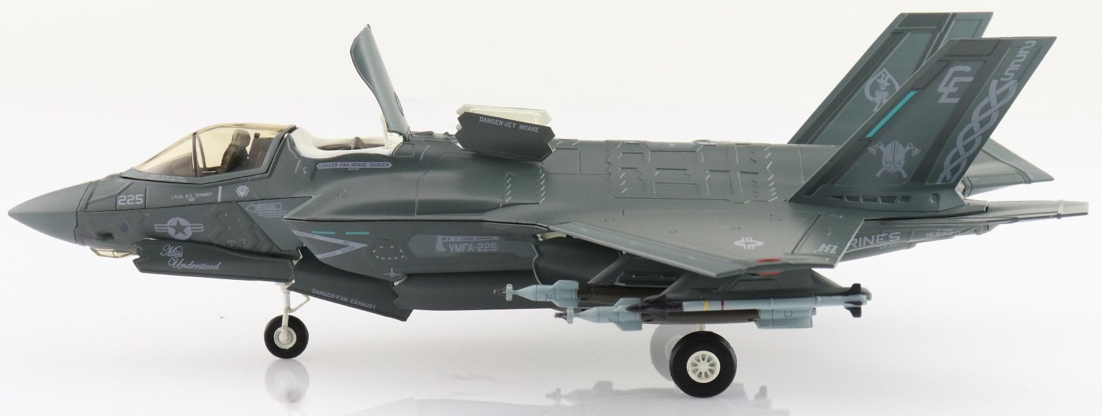 Hobby Master 1/72 F-35B Lightning II USMC VMFA-225 Vikings Beast Mode HA4620B