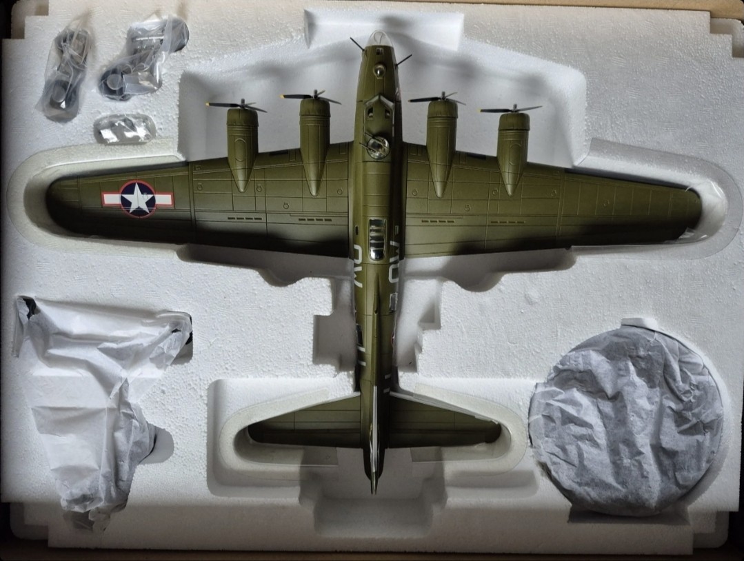 Corgi Aviation Sights & Sounds Boeing B-17F ‘The Zoot Suiters’ AA33310
