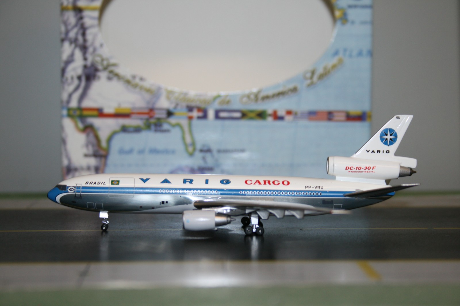Aeroclassics 1:400 Varig Cargo McDonnell Douglas DC-10-30 PP-VMU Model Plane