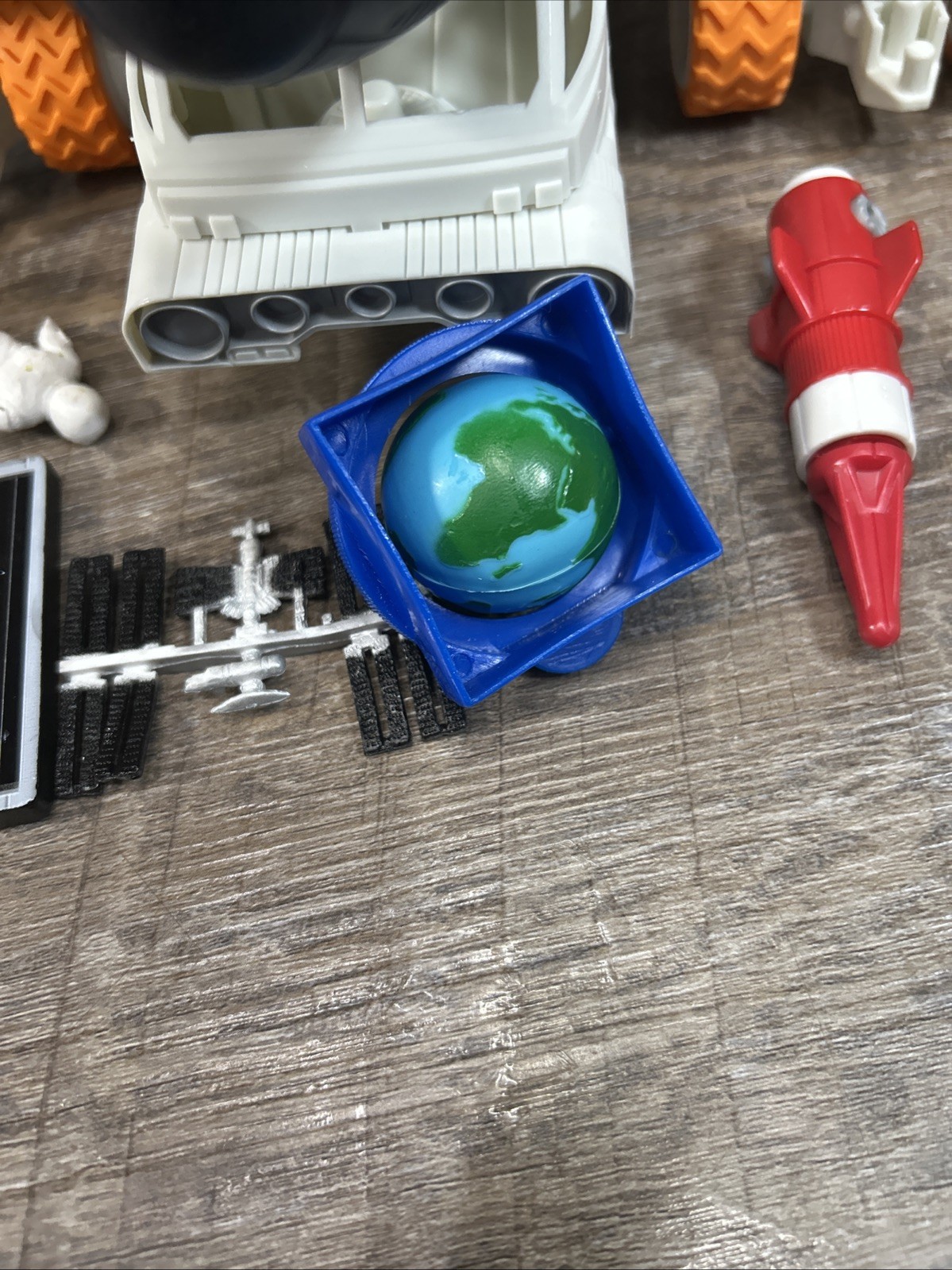 Matchbox MBX Mega Rig Shuttle Mission Set Space Shuttle W/ Aliens & Astronauts