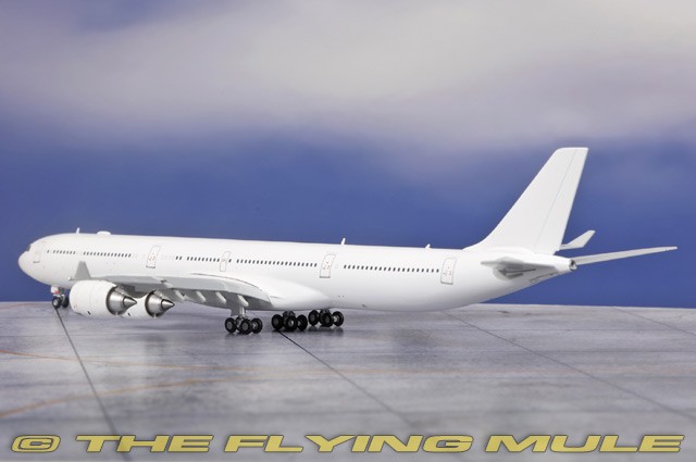 HX Models 1:400 A340-600 Blank Model, Flaps Down Configuration