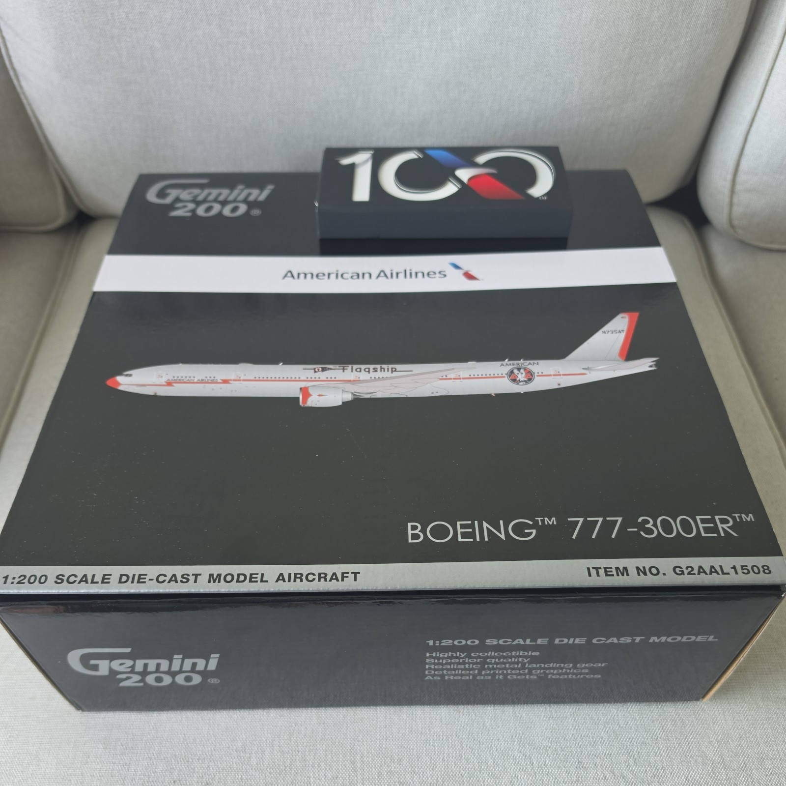 American 777-300ER Flagship GeminiJets G2AAL1508 + genuine Centenial pin