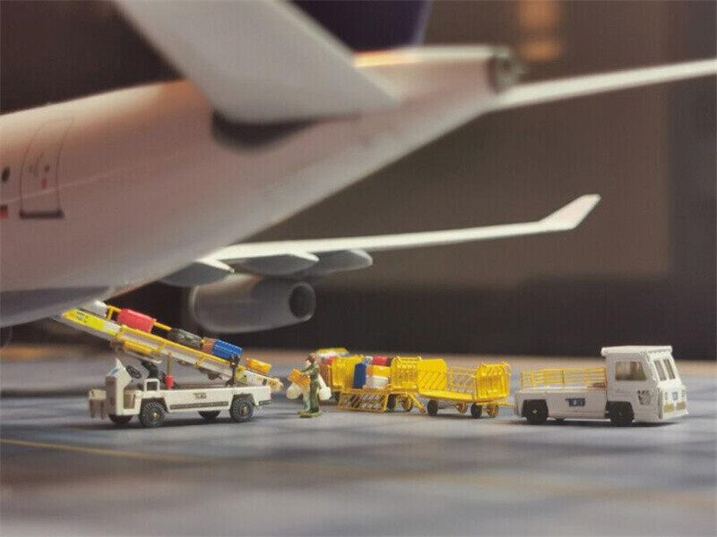 Airport Ground Handling 1:200 MH-50 Trailer Luggage Transport System Car Model