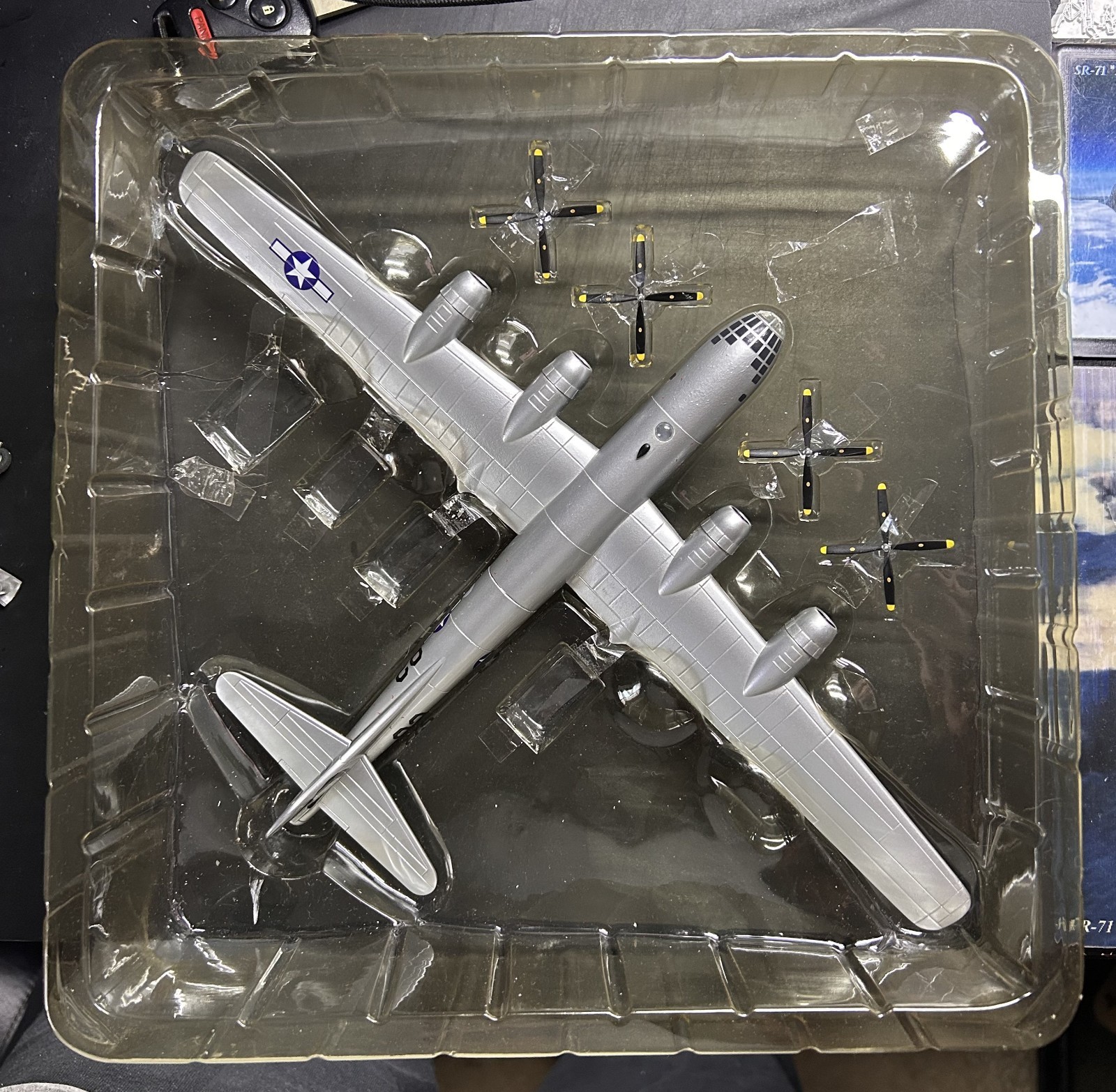 B-29 Superfortress 509th ENOLA GAY Dragon Wings 1:144 Warbird Series Diecast