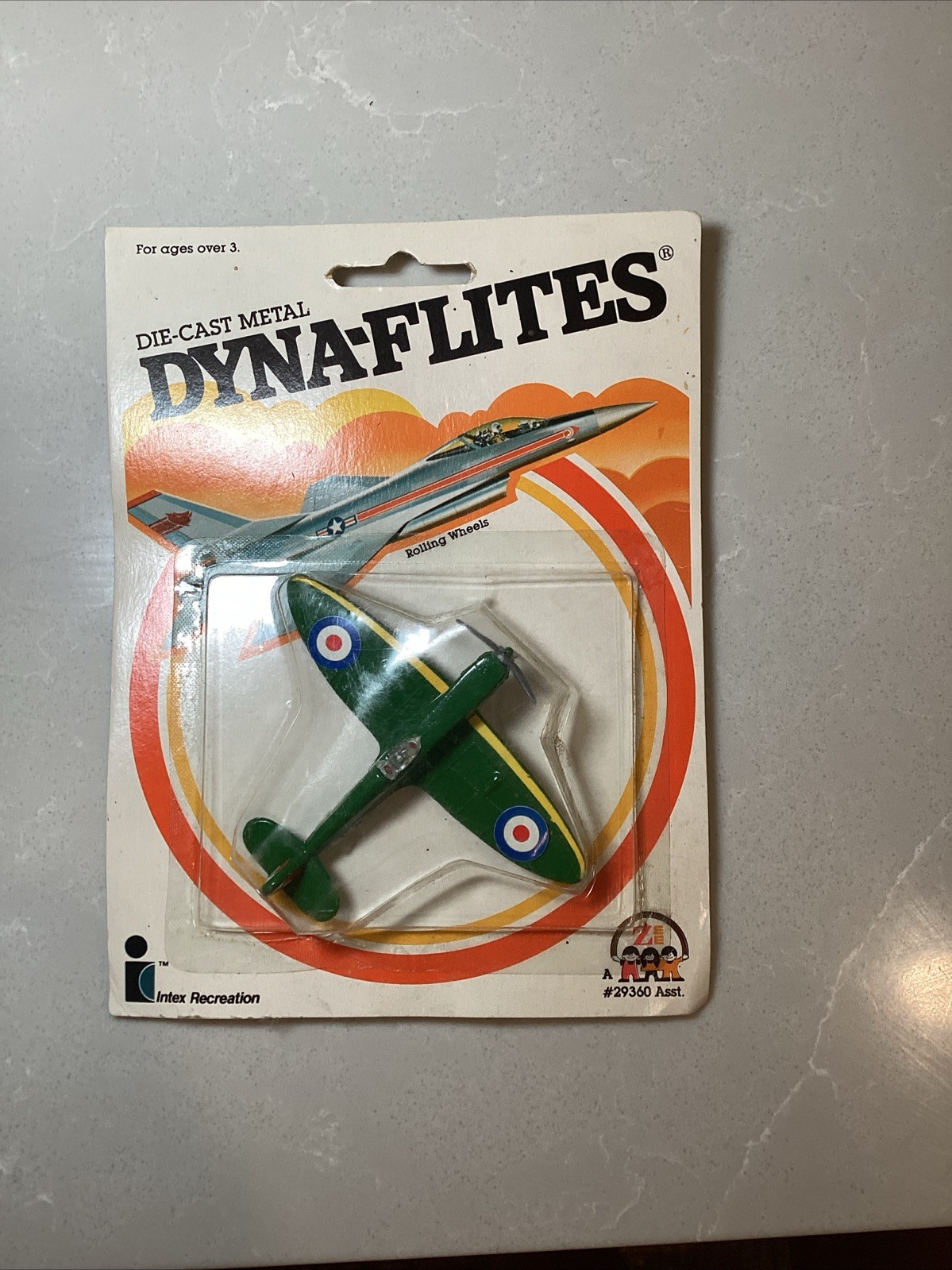 DYNA-FLITES GREEN SUPERMARINE SPITFIRE IX DIECAST AIRPLANE ZEE TOYS NEW 1982