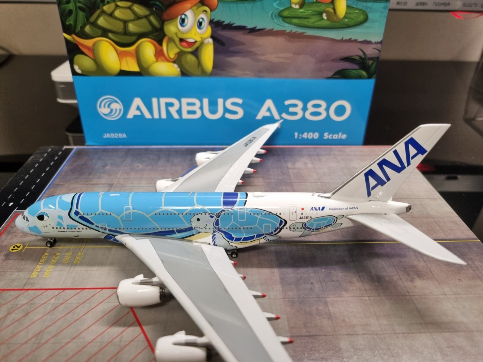 Phoenix 1:400 ANA A380 JA928A Airplane Diecast