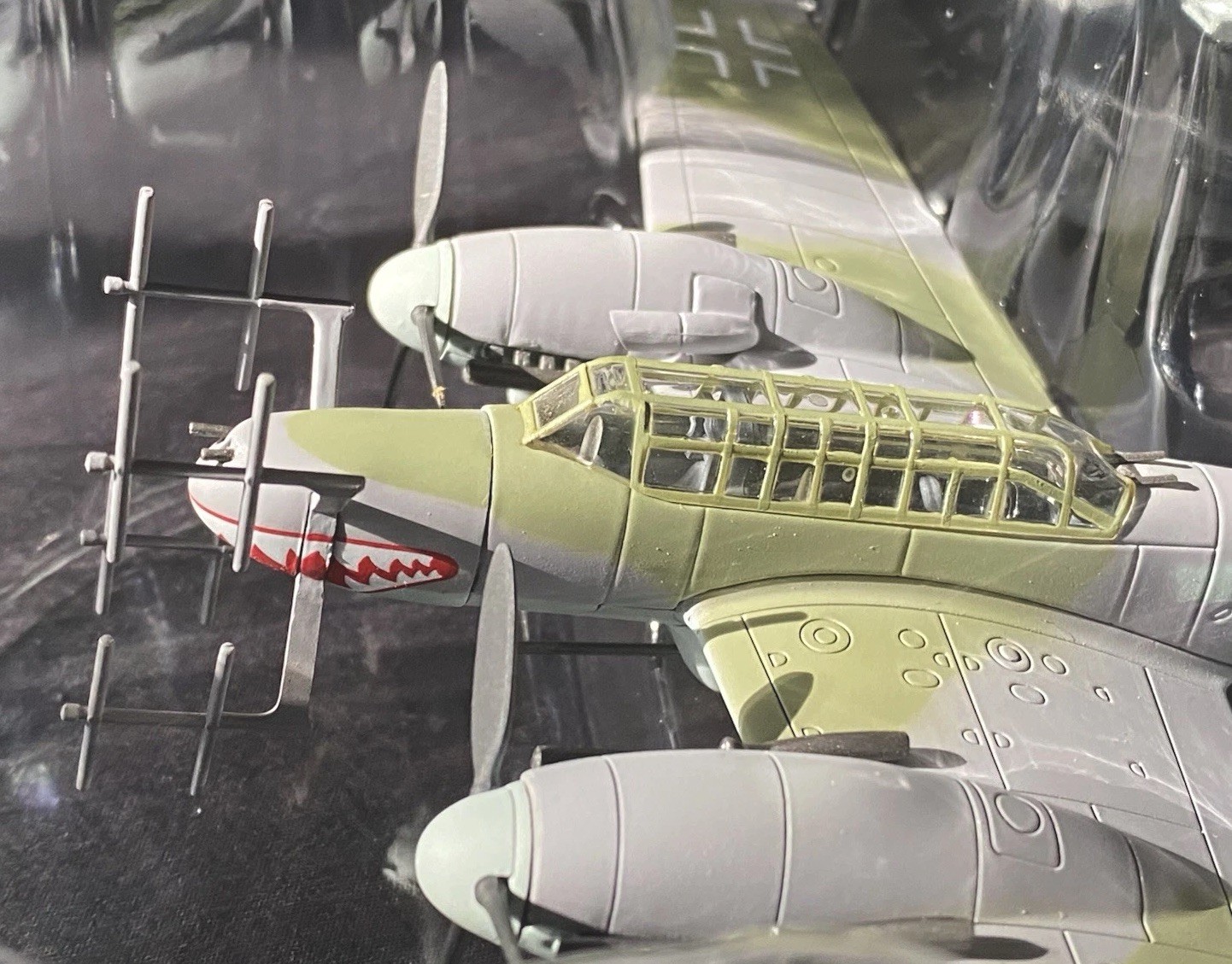 Hobby Master HA1805 BF110G-4 ‘Shark Mouth’ Luftwaffe I/NJG4 Willi Herget