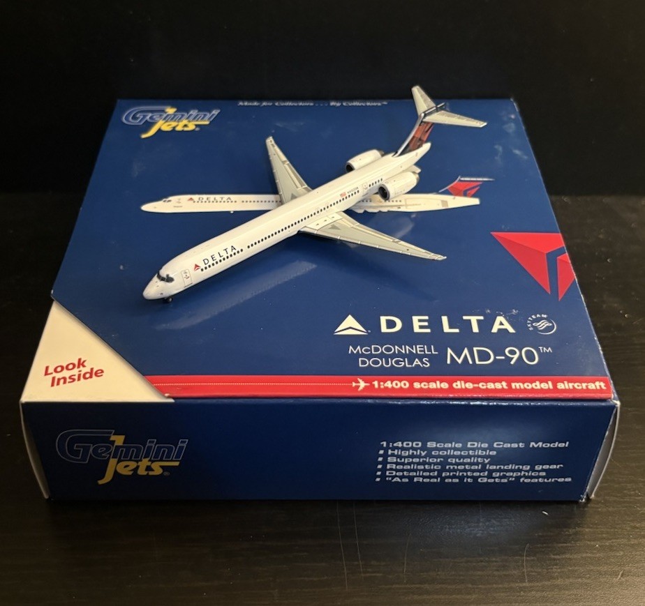 GeminiJets 1:400 Delta Air Lines McDonnell Douglas MD-90 N902DA GJDAL1344 Model