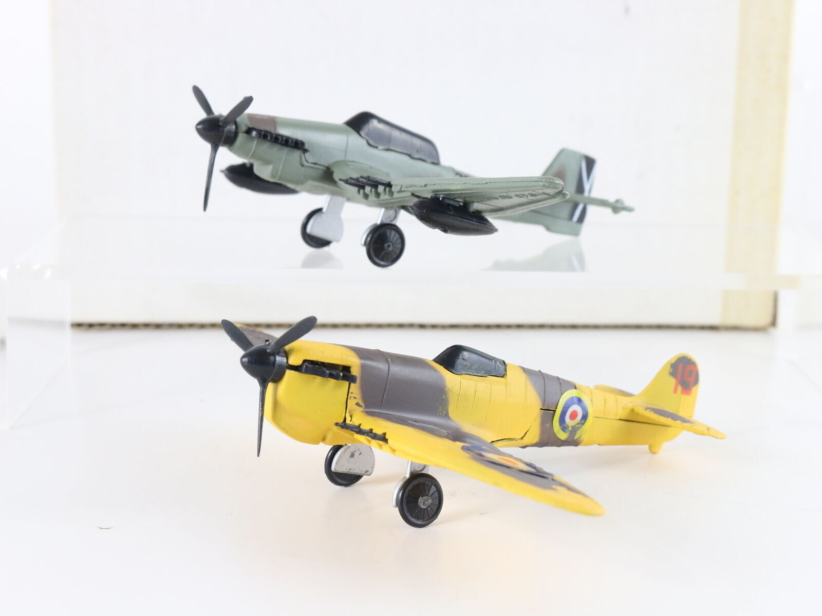 Set Of 2 Stuka Ju87b & Spitfire Fighter & Dive Bomber Metal Planes 00a445