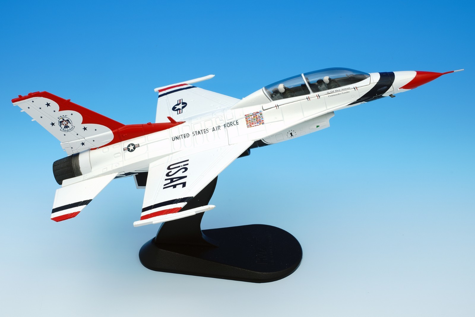 Hobby Master Lockheed F-16D Fighting Falcon US Air Force Thunderbirds #1, HA3805