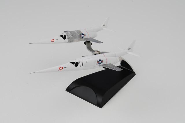 51028 Dragon Models X-3 Stiletto 1/144 Model #49-2892 USAF 2-Piece Set