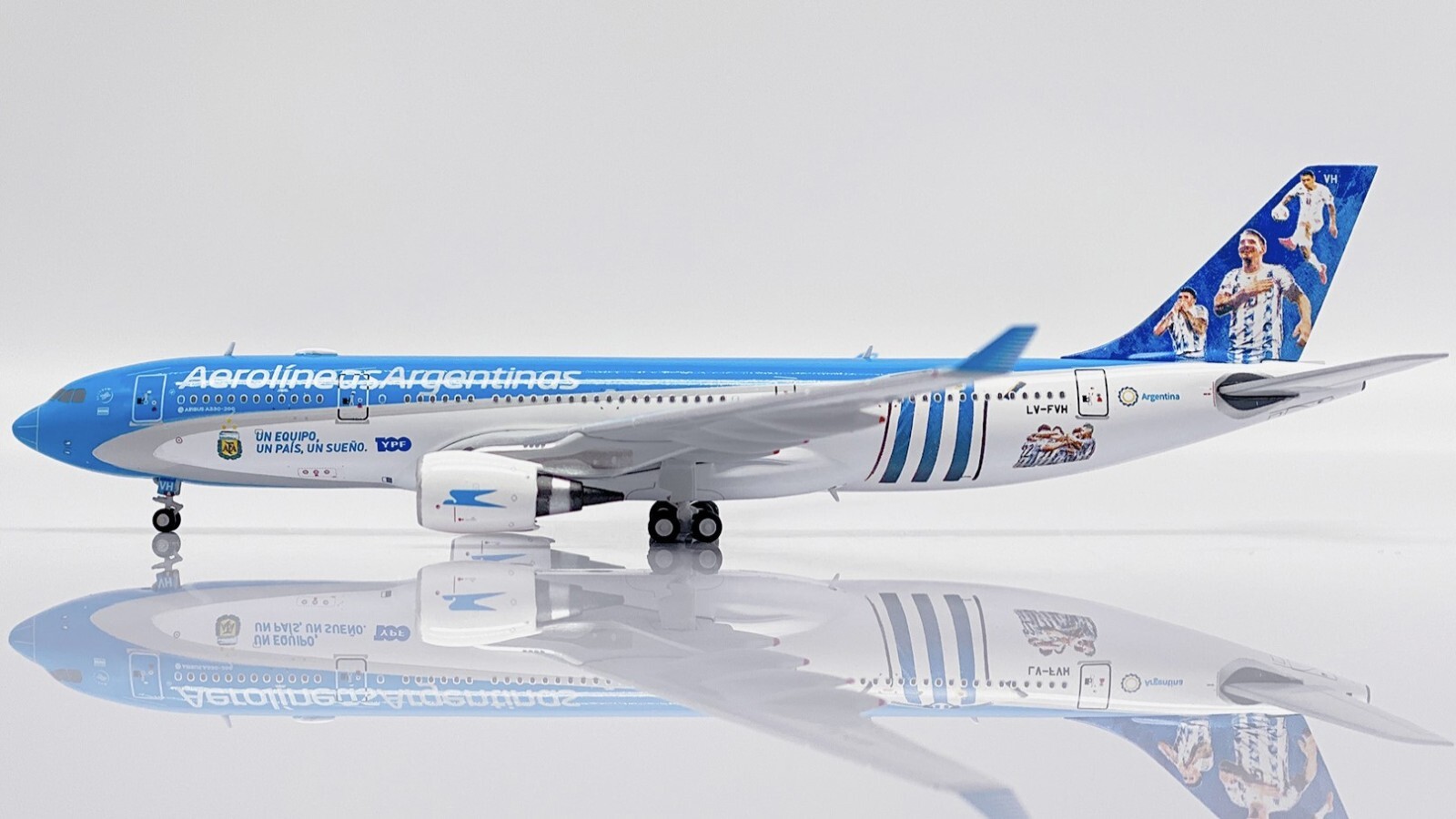 JC Wings 1:400 Aerolineas Argentinas A330-200 ‘National Football Team’ LV-FVH