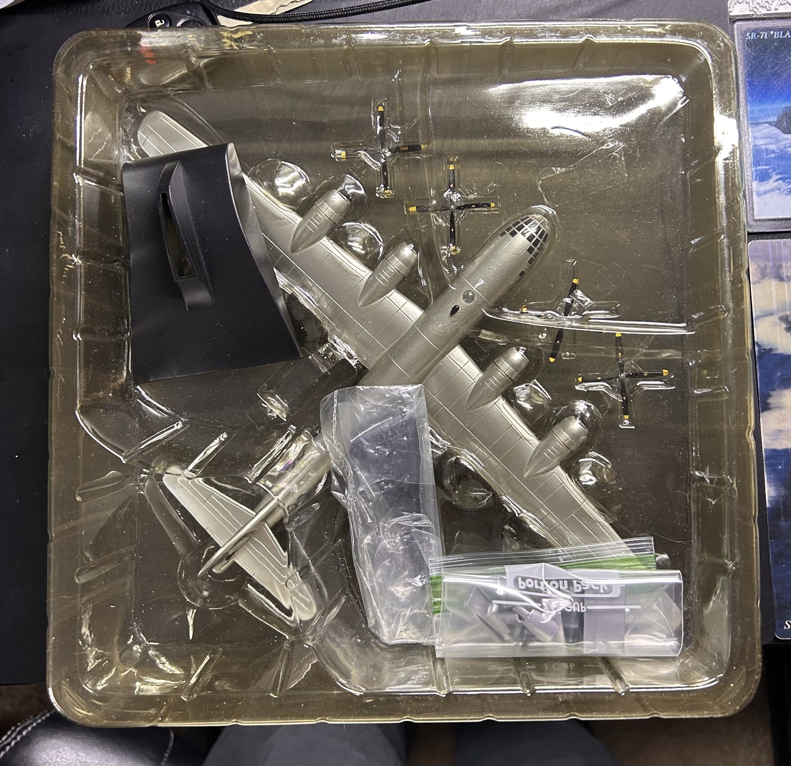 B-29 Superfortress 509th ENOLA GAY Dragon Wings 1:144 Warbird Series Diecast