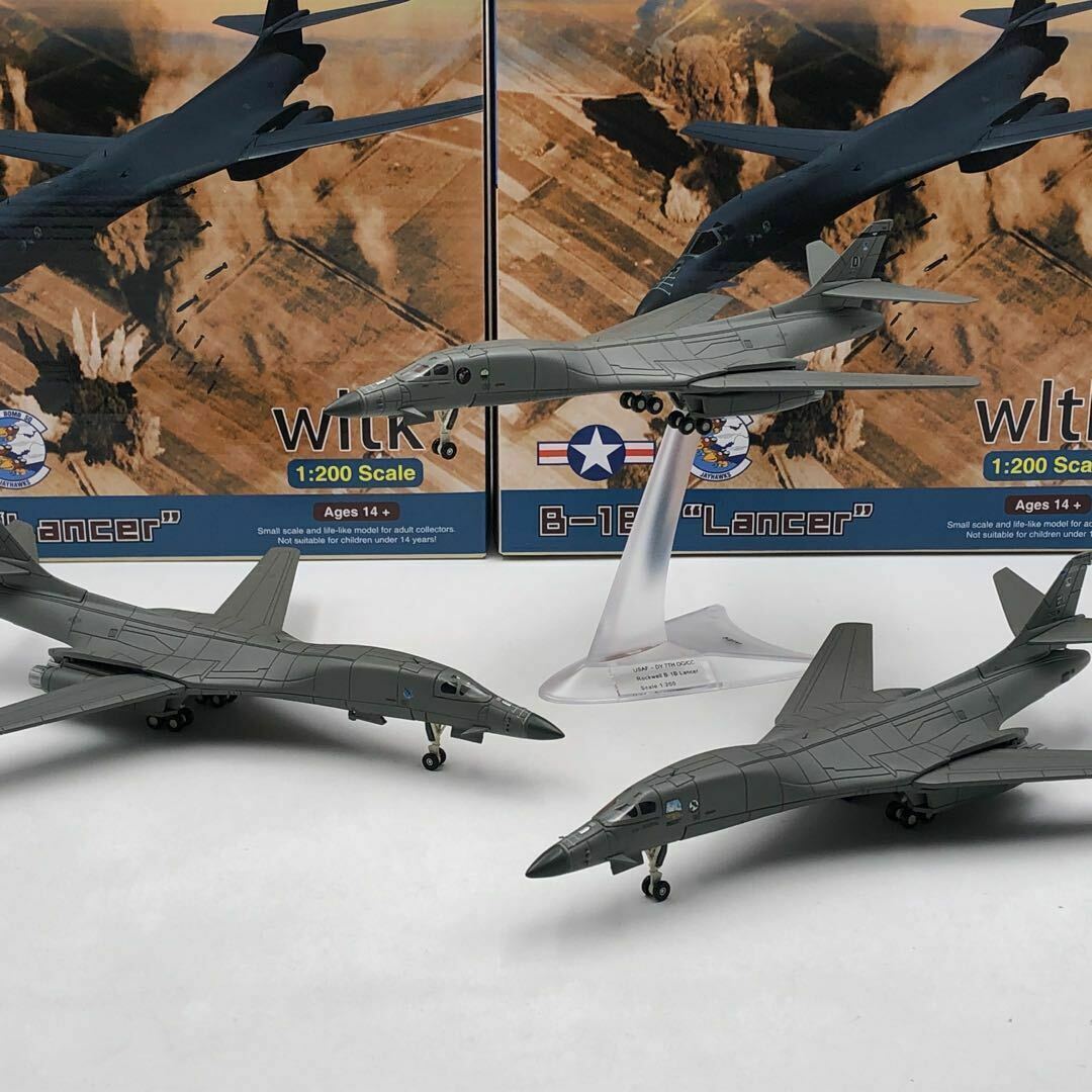 Wltk 1/200 USAF EL28BW Rockwell B-1B Lancer Bomber 1/200 Diecast Model in box