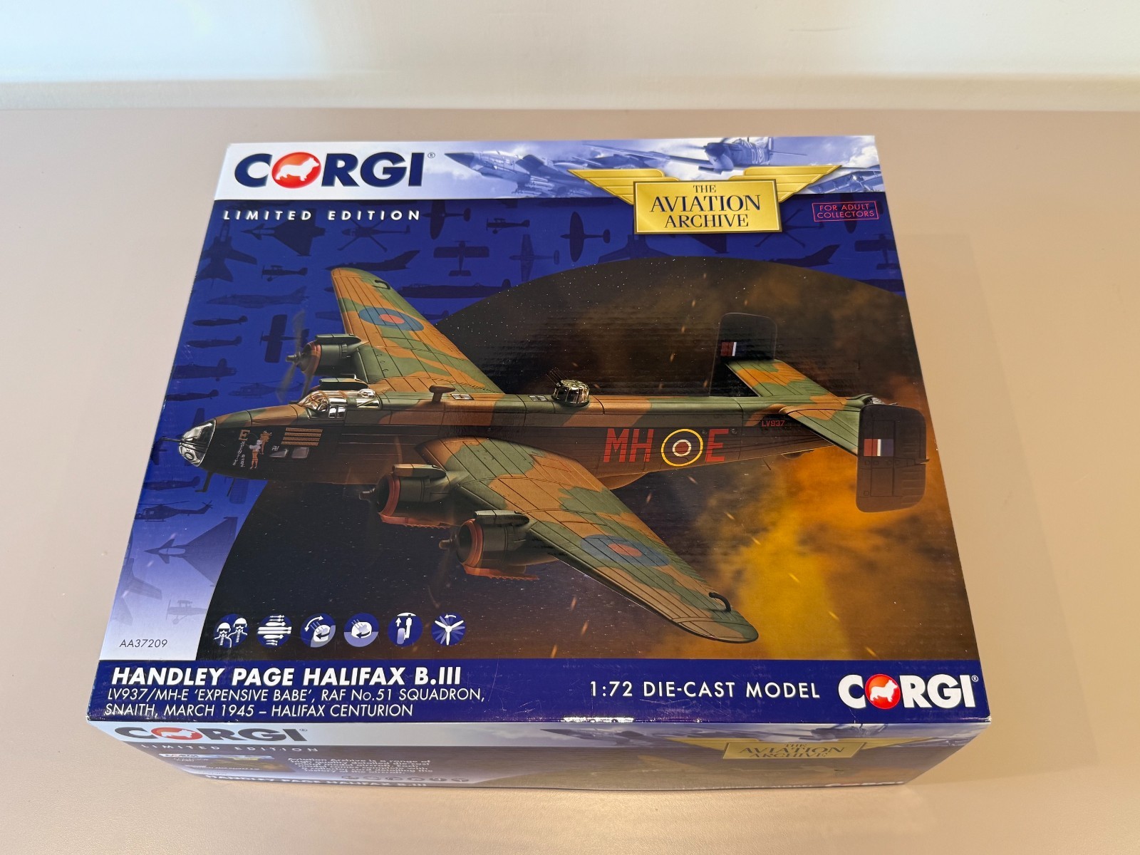Corgi 1:72 Handley Page Halifax B.111 RAF No.51 Sqn Expensive Babe AA37209