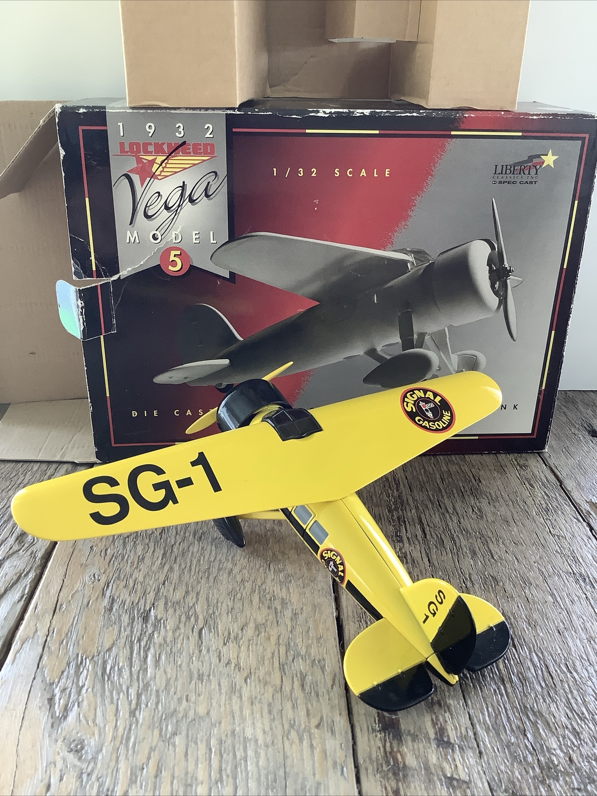 1932 Lockheed Vega Model 5 Signal Gas Model Bank Airplane New In Box 1/32