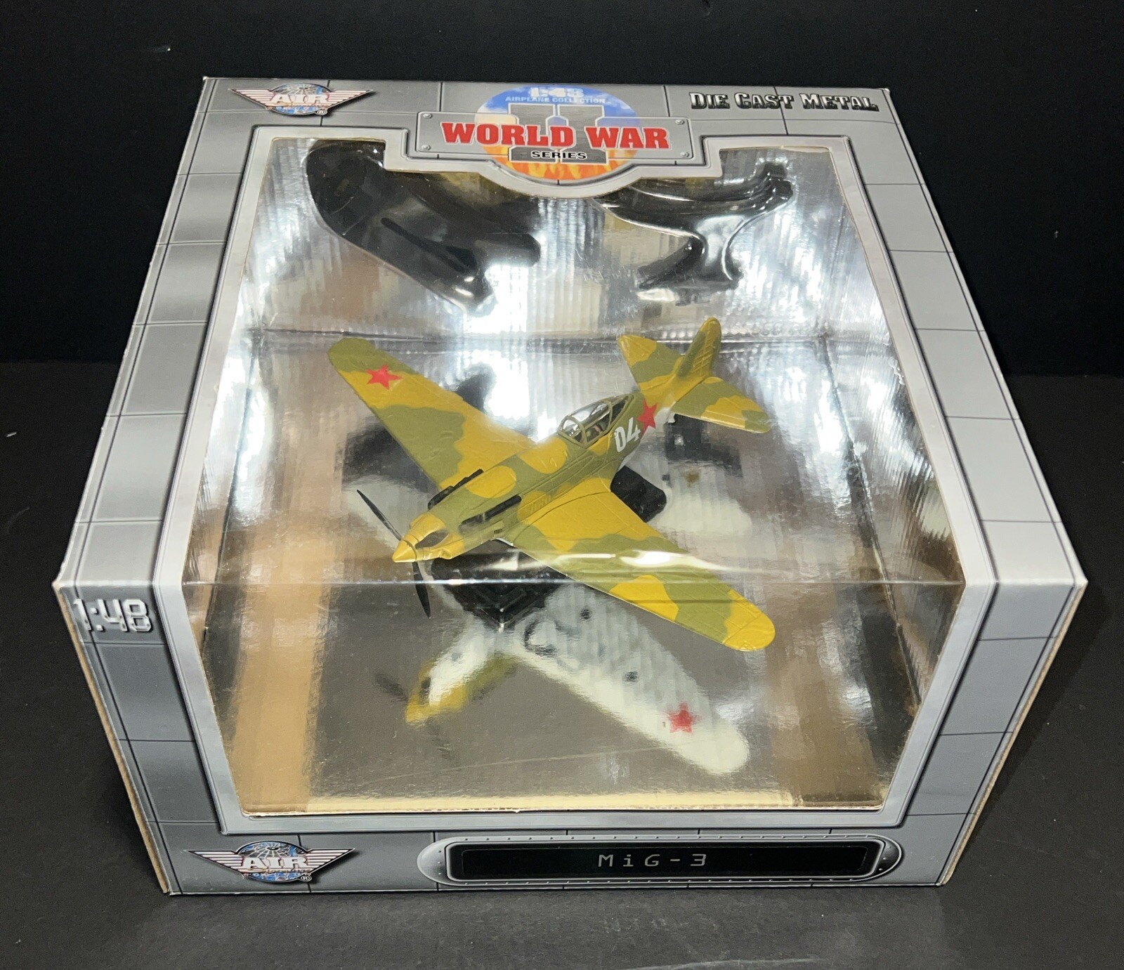 Yat Ming Air Signature Mig-3 WWII Series-Die-Cast – 1/48 Scale With Stand NIB