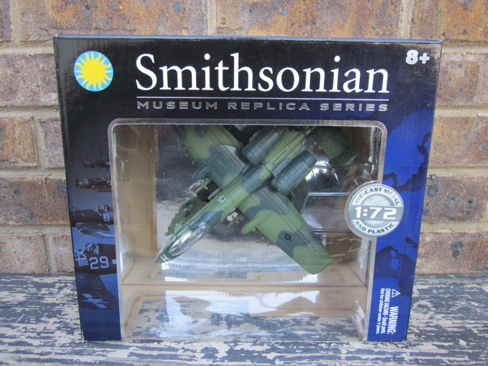 Smithsonian A-10 Thunderbolt Museum Replica Series Diecast Metal & Plastic 1:72