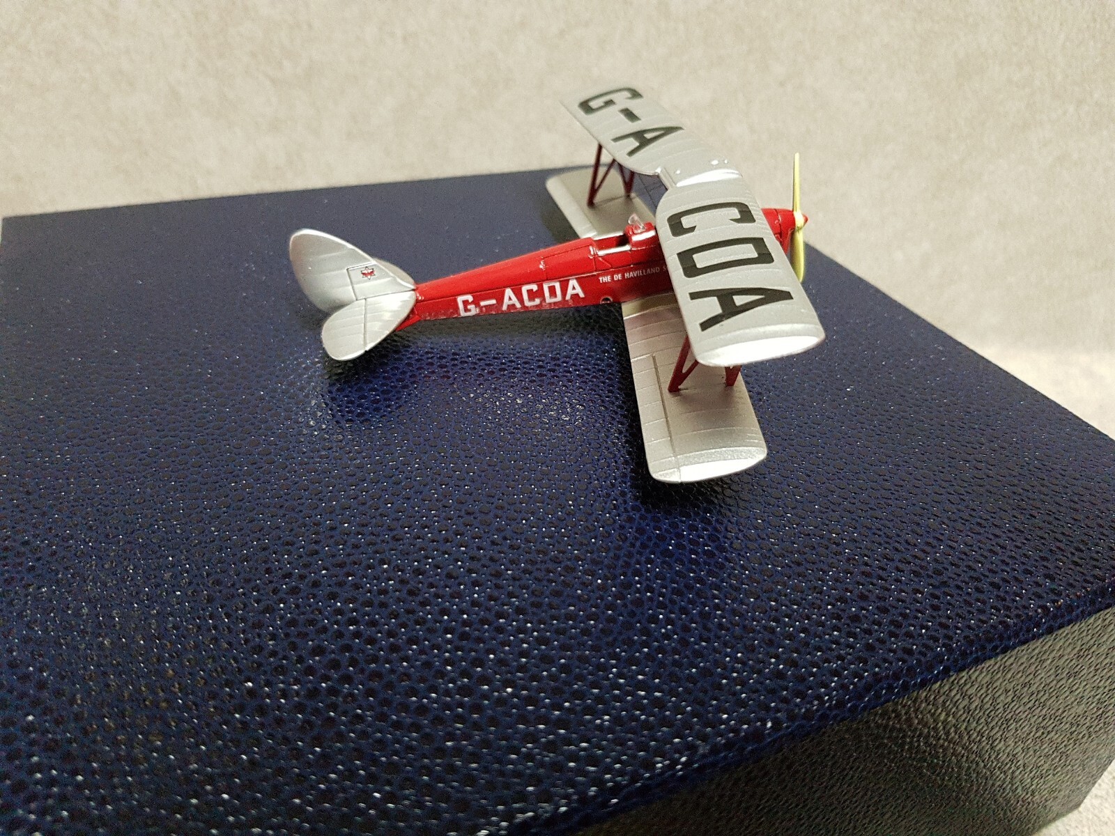 Oxford Aviation 72TM003 DH82A Tiger Moth G-ACDA ( DE HAVILLAND SCHOOL 1:72