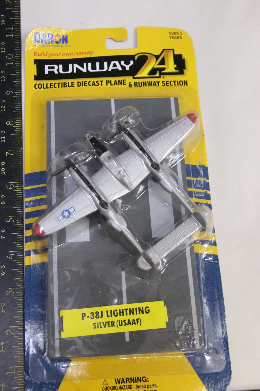 Daron Runway24 P38J Lightning USAAF RW180 Die Cast Metal Airplane NEW Ugly Pack