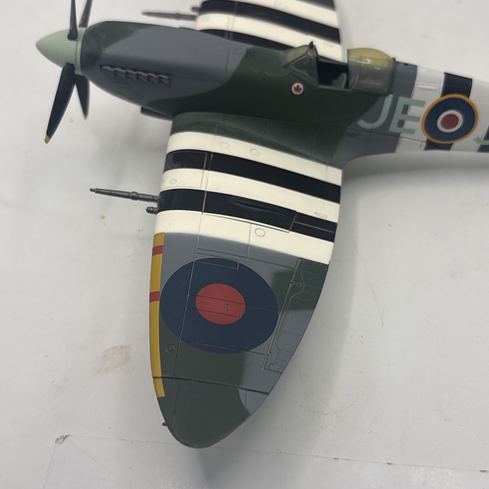 Hobby Master 1:48 Spitfire Mk.IX Johnnie Johnson HA8301 Diecast Plane DAMAGED BO