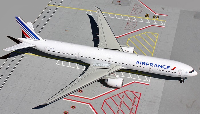 Air France Boeing 777-300ER F-GSQA GeminiJets G2AFR283 Scale 1:200 RARE