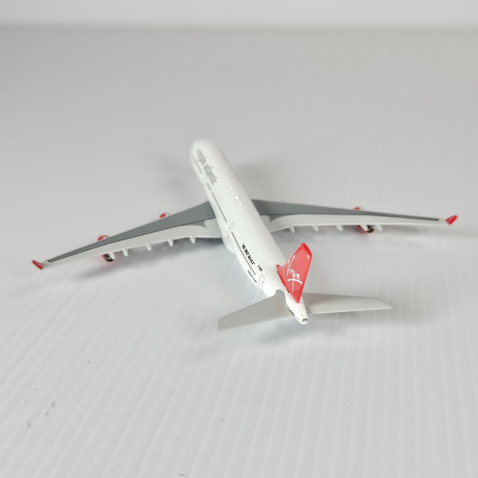 Hasegawa L2X 1:400 Airbus A340-311 Virgin Atlantic Diecast Airplane Model Boxed.