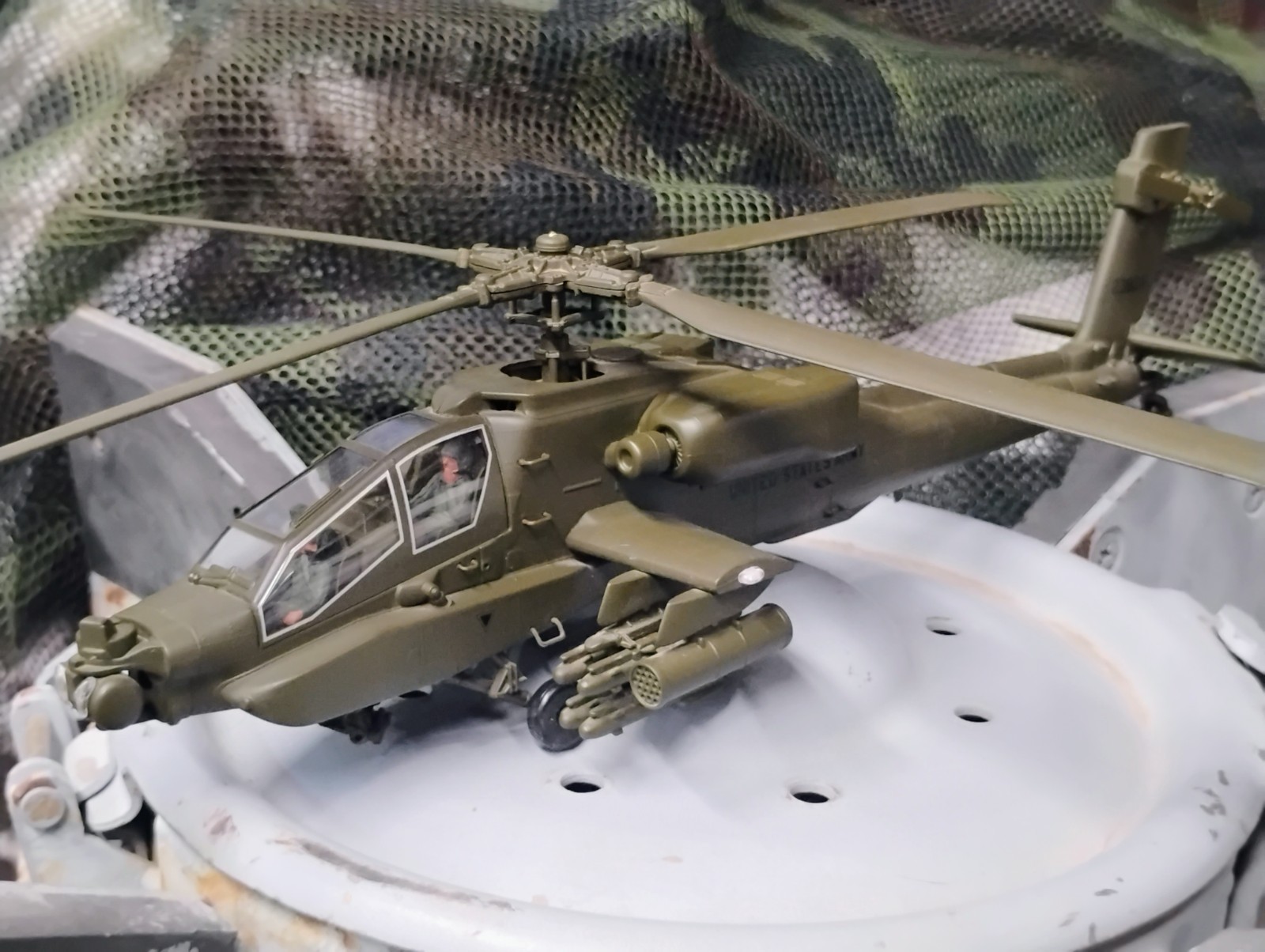 AH-64D Longbow Apache US Army Attack Helicopter 12″ Diecast Model RNLAF w Stand