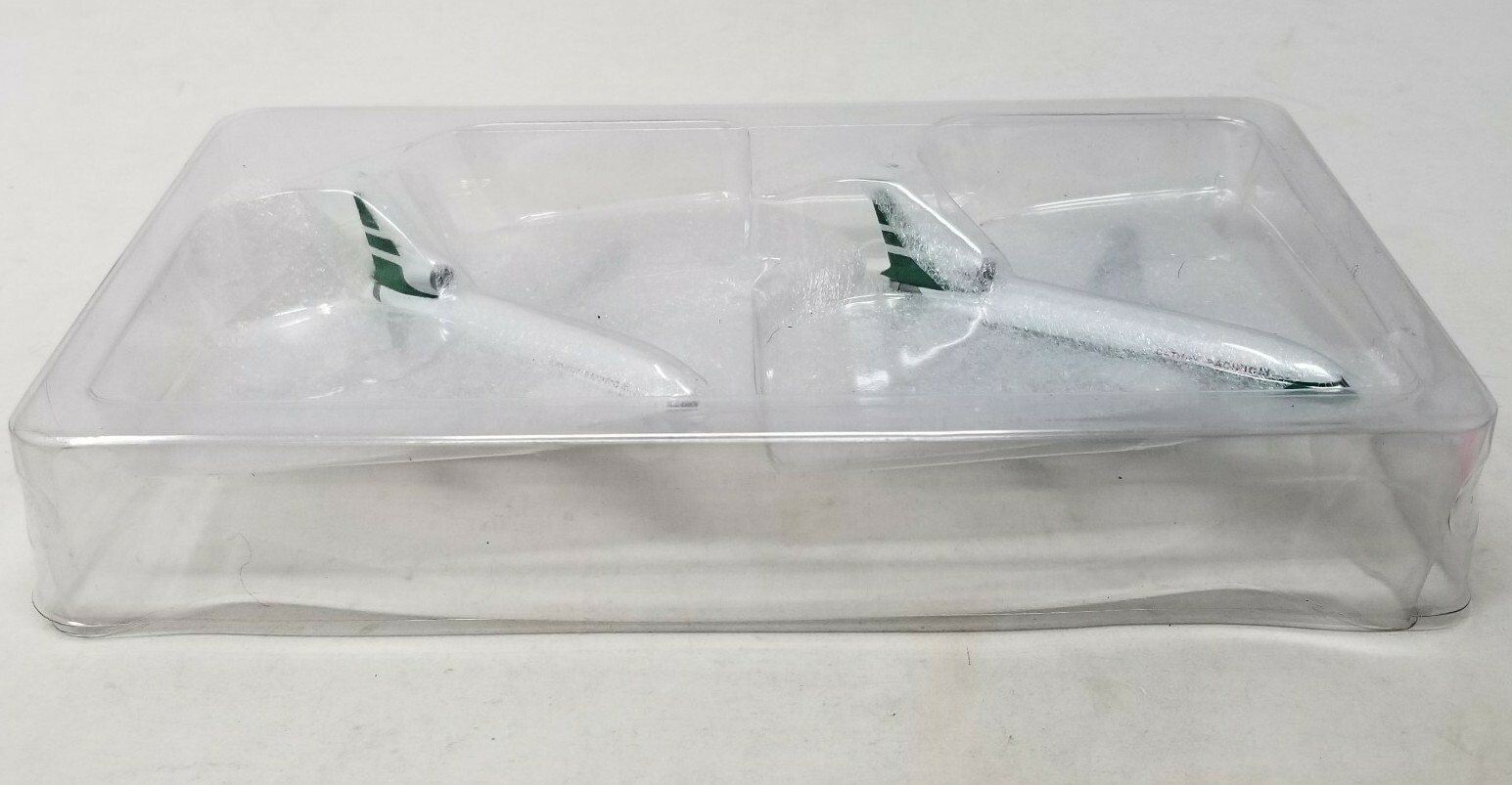 Cathay Pacific Pair of 1/500 Lockheed L-1011 Diecast Airplanes VR-HHW & VR-HOK